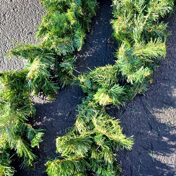 UnLit Green Garland Christmas garland 8-9 foot long - Picture 2 of 3